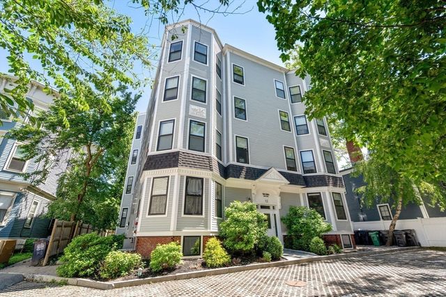 12 Arnold Circle 3, Cambridge, MA 02139
