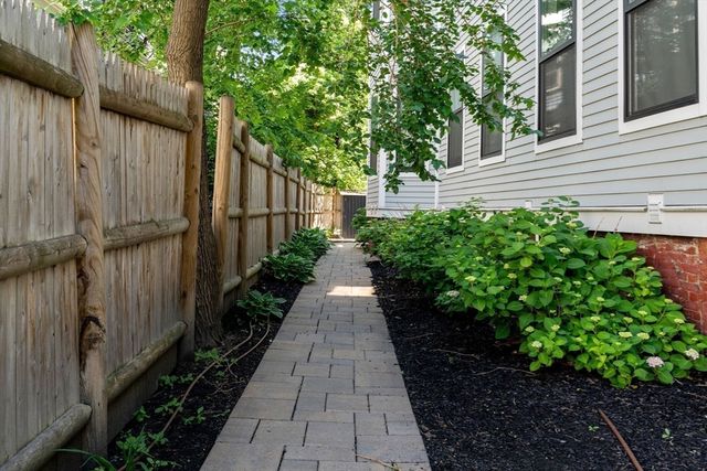 12 Arnold Circle 3, Cambridge, MA 02139