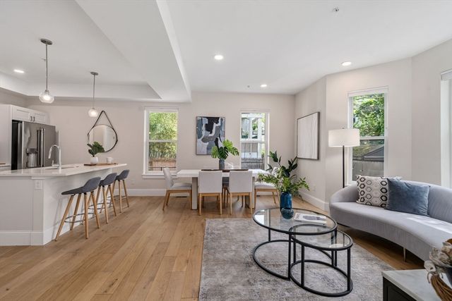 12 Arnold Circle 3, Cambridge, MA 02139