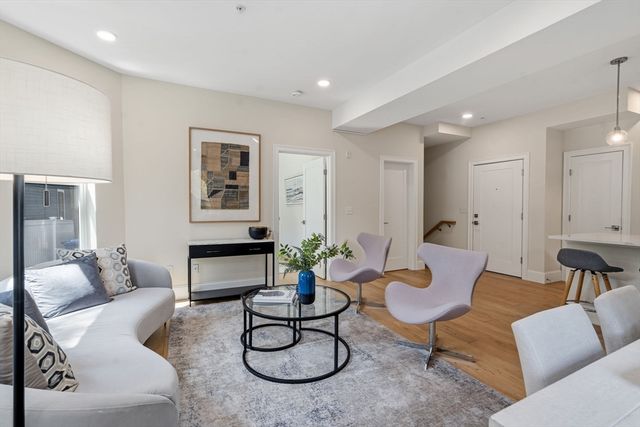 12 Arnold Circle 3, Cambridge, MA 02139