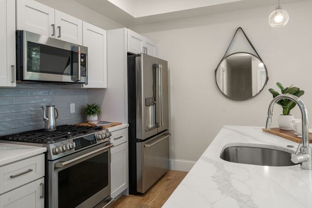 12 Arnold Circle 3, Cambridge, MA 02139