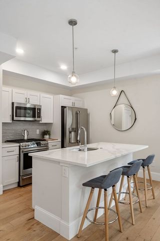 12 Arnold Circle 3, Cambridge, MA 02139