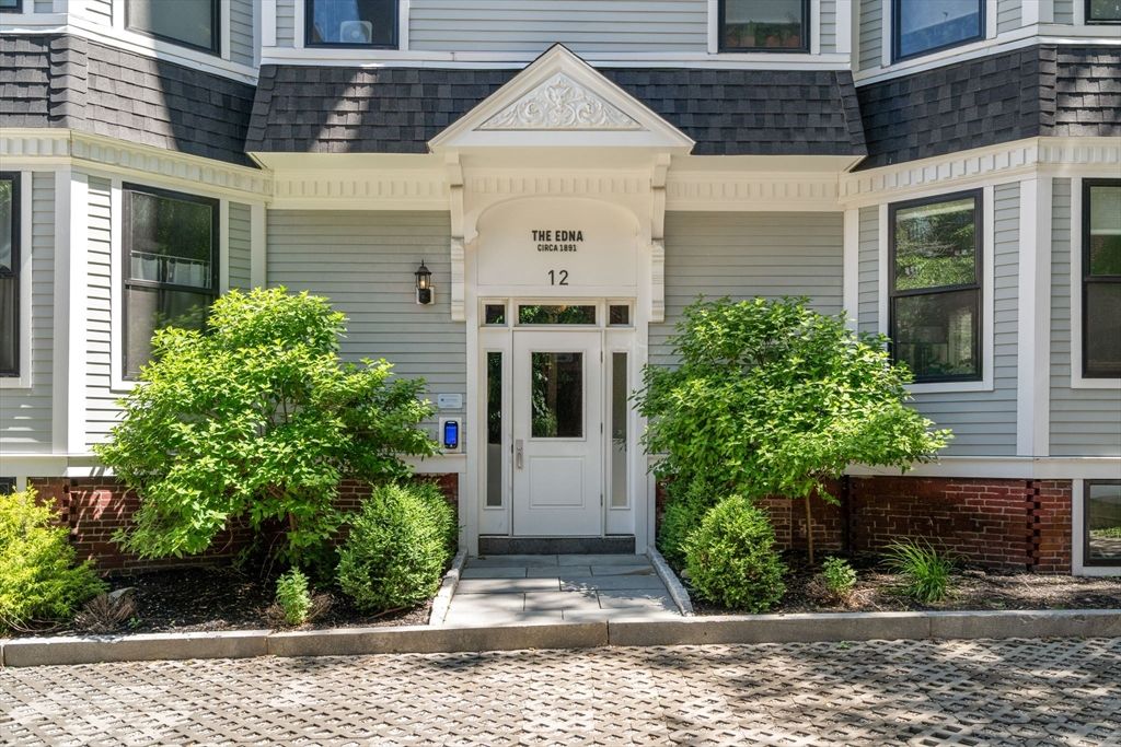 12 Arnold Circle 3, Cambridge, MA 02139