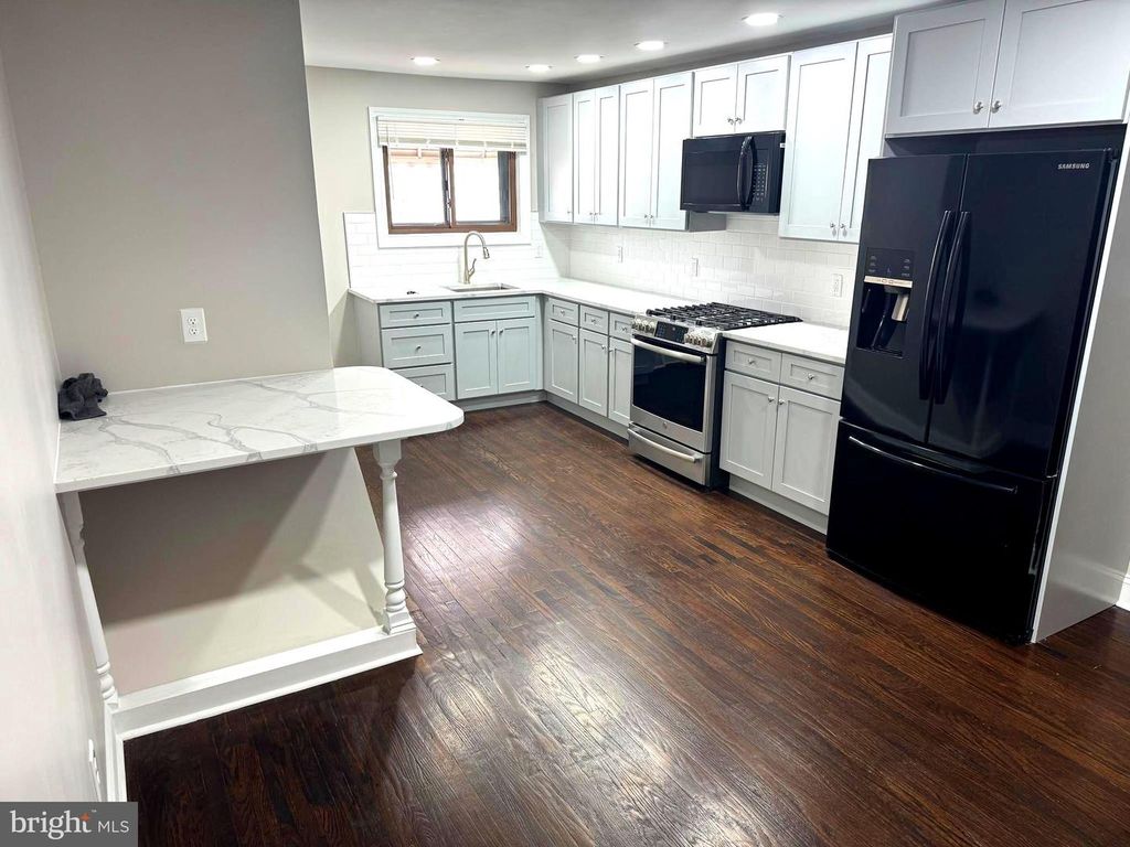 428 MANHATTAN ST, Essington, PA 19029