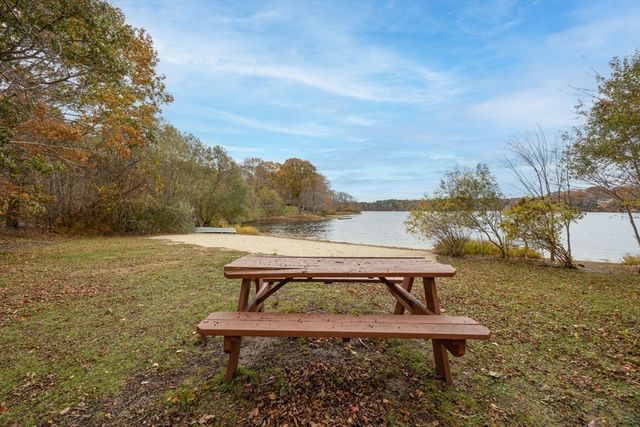 3 Clearwater Dr, Plymouth, MA 02360