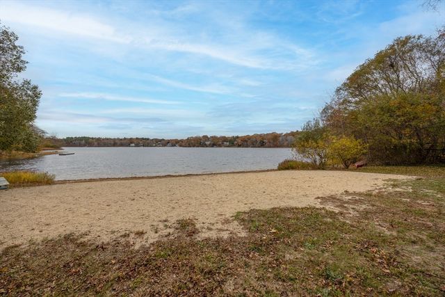 3 Clearwater Dr, Plymouth, MA 02360