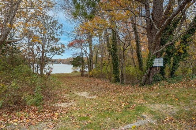 3 Clearwater Dr, Plymouth, MA 02360