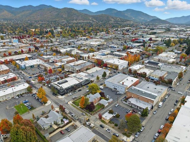 139 SW I Street, Grants Pass, OR 97526