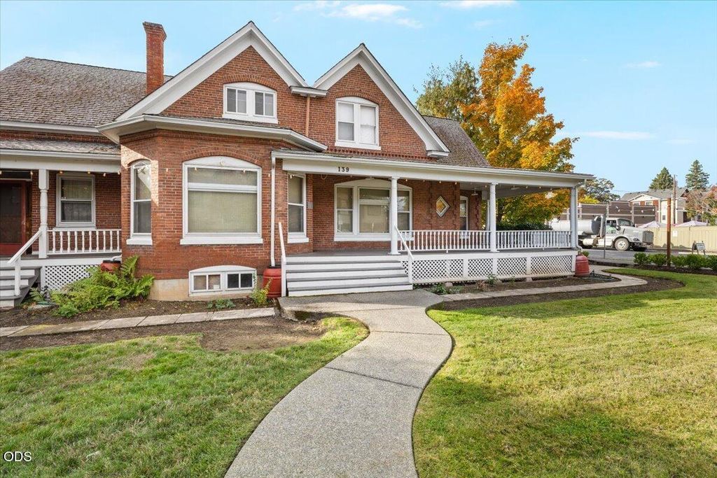 139 SW I Street, Grants Pass, OR 97526