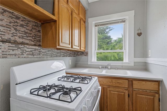 821 Potters Avenue, Providence, RI 02907