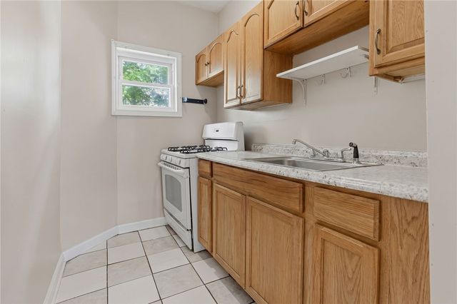 821 Potters Avenue, Providence, RI 02907