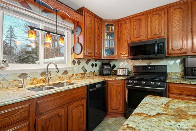 70482 Wolcott Road, Armada, MI 48005