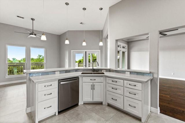 218 Debbie Lane, San Leon, TX 77539