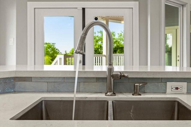 218 Debbie Lane, San Leon, TX 77539