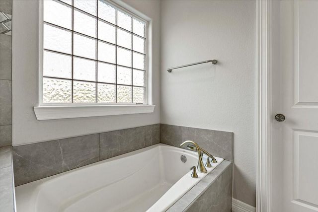 218 Debbie Lane, San Leon, TX 77539