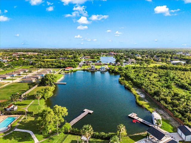 218 Debbie Lane, San Leon, TX 77539