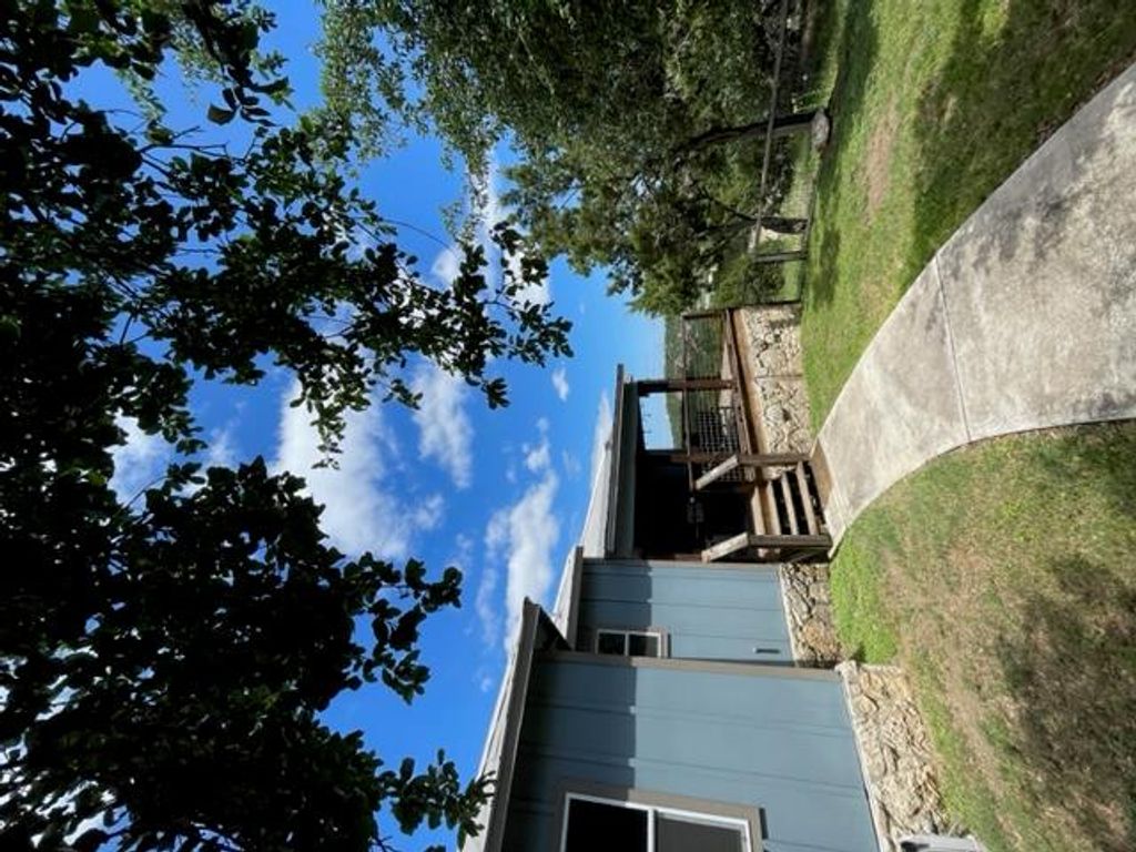 21300 Crestmont ST A, Spicewood, TX 78669
