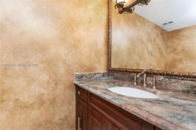 20201 E Country Club Dr 1006, Aventura, FL 33180