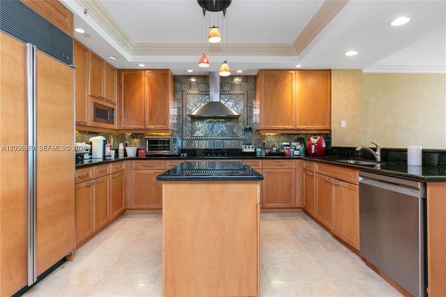 20201 E Country Club Dr 1006, Aventura, FL 33180