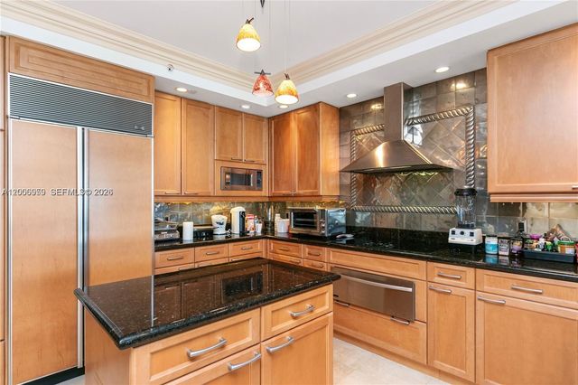 20201 E Country Club Dr 1006, Aventura, FL 33180