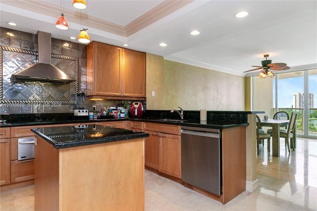 20201 E Country Club Dr 1006, Aventura, FL 33180