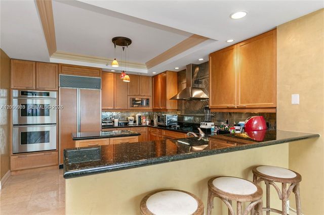 20201 E Country Club Dr 1006, Aventura, FL 33180