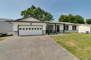 2901 Olde Gloucester Drive, St Charles, MO 63301