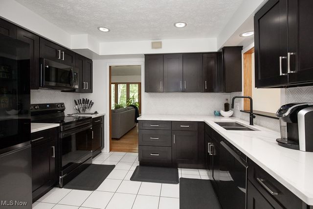 4280 Som Center Road, Moreland Hills, OH 44022