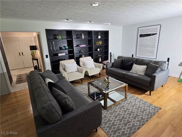 4280 Som Center Road, Moreland Hills, OH 44022