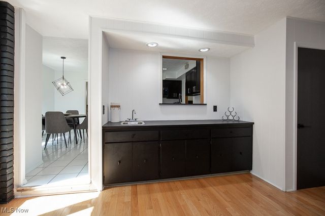 4280 Som Center Road, Moreland Hills, OH 44022