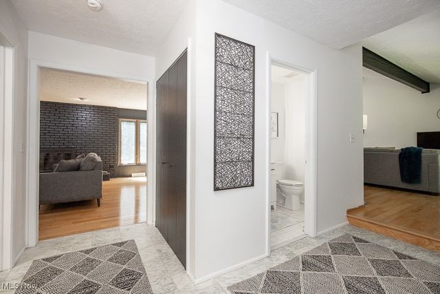 4280 Som Center Road, Moreland Hills, OH 44022