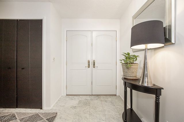 4280 Som Center Road, Moreland Hills, OH 44022