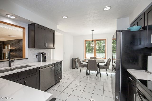 4280 Som Center Road, Moreland Hills, OH 44022