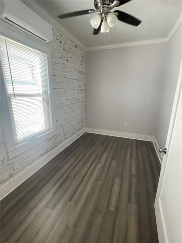 1323 Avenue M, Galveston, TX 77550