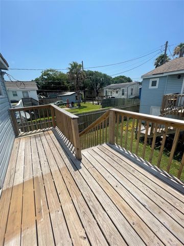 1323 Avenue M, Galveston, TX 77550