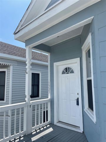 1323 Avenue M, Galveston, TX 77550