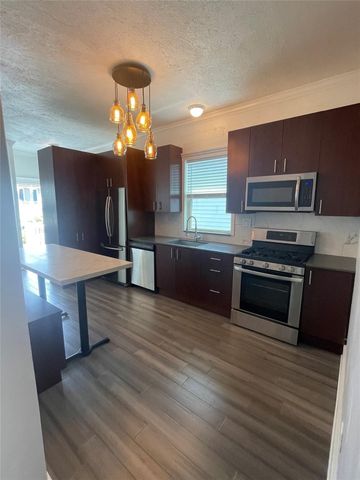 1323 Avenue M, Galveston, TX 77550