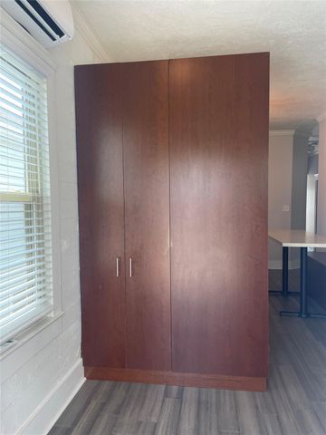 1323 Avenue M, Galveston, TX 77550