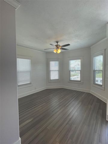 1323 Avenue M, Galveston, TX 77550