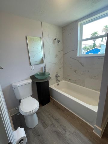 1323 Avenue M, Galveston, TX 77550