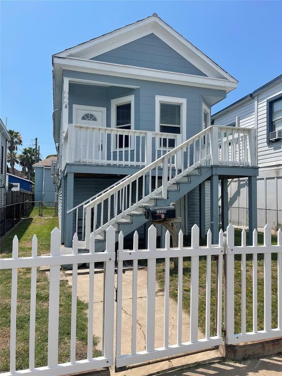 1323 Avenue M, Galveston, TX 77550