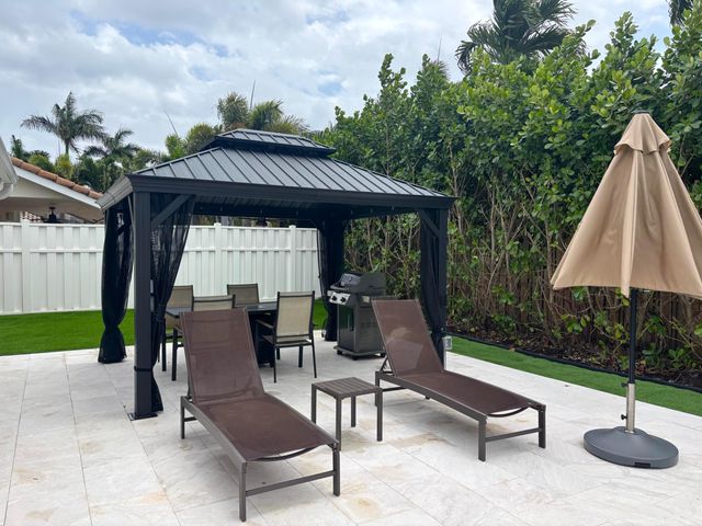 330 Sandalwood Lane, Boca Raton, FL 33487