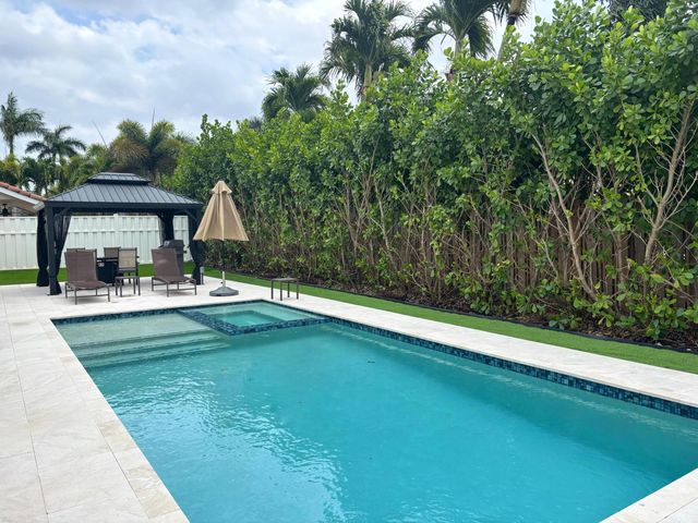 330 Sandalwood Lane, Boca Raton, FL 33487