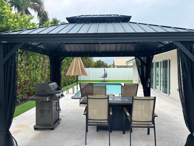 330 Sandalwood Lane, Boca Raton, FL 33487