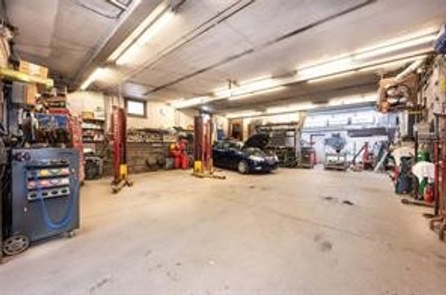 1075 Streets Run Road, Baldwin Boro, PA 15236