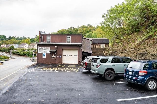 1075 Streets Run Road, Baldwin Boro, PA 15236