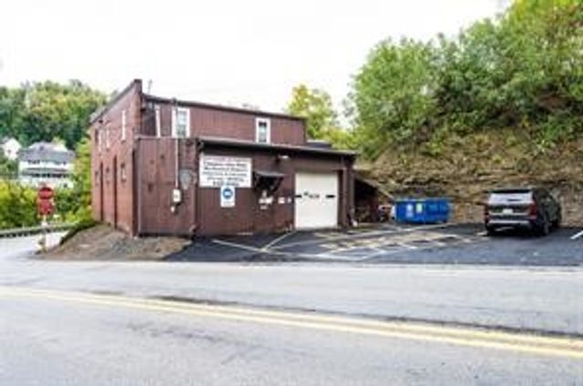 1075 Streets Run Road, Baldwin Boro, PA 15236