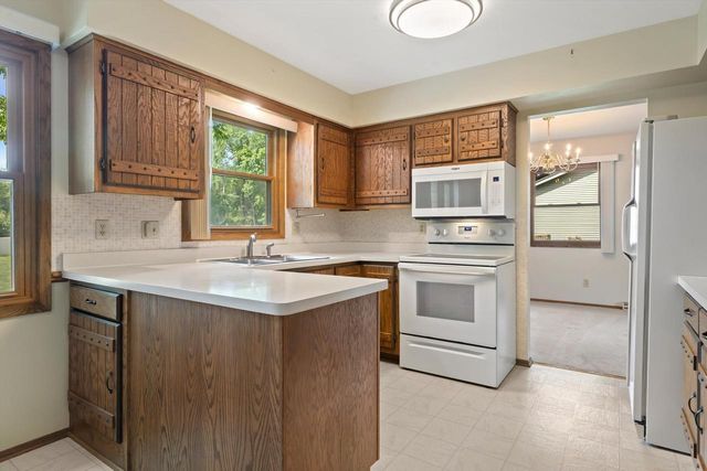 4217 Harvest LANE, Racine, WI 53402