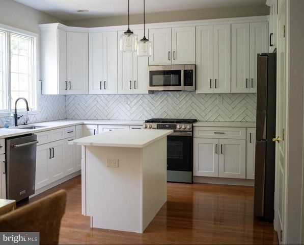 24 DEVONSHIRE DR, West Windsor, NJ 08540