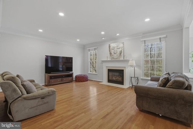 24 DEVONSHIRE DR, West Windsor, NJ 08540